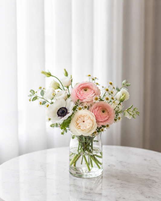 Light Bouquet – Florist’s Choice | Soft Seasonal Flowers