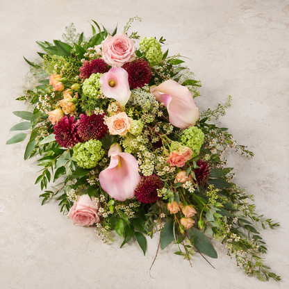 Buchet de crini Calla roz pudrat | Buchet elegant pentru sicriu, disponibil online